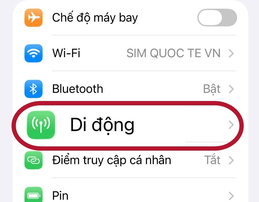 Vào "Cài đặt" > "Di động" (hoặc "Dịch vụ di động")